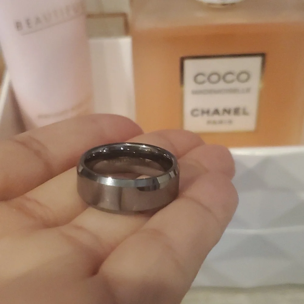 Mens Tungsten Ring - Picture 3 of 4